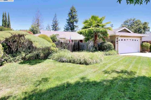 2423 Dolphin Dr, San Jose, CA 95124-5310