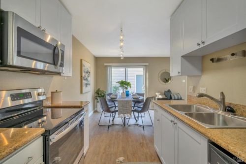 1642 Yardley St, Santa Rosa CA 95403-2390 exterior