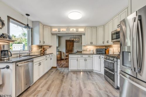 1751 Circle Dr, Martinsville NJ  08836-2148 exterior