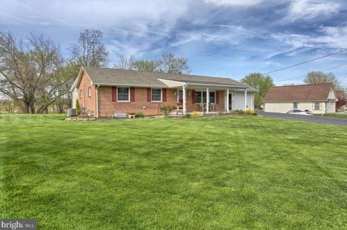 200 Pine St, Mount Holly Springs, PA 17065-1412