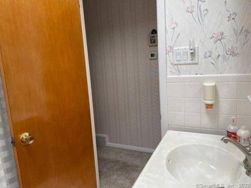 46 Vermont Ave, Milford CT  06460-7043 exterior