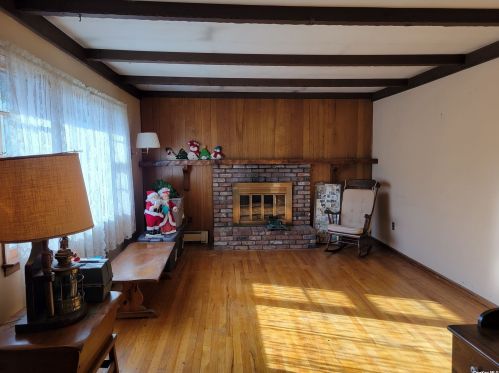 1 Annetta Ave, Northport, NY 11768-1801