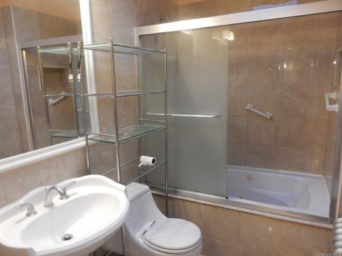 34 Hartley Ave, Mount Vernon NY  10550-1124 exterior