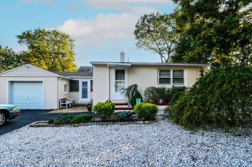 236 Folsom Dr, Bricktown, NJ 08724-3222