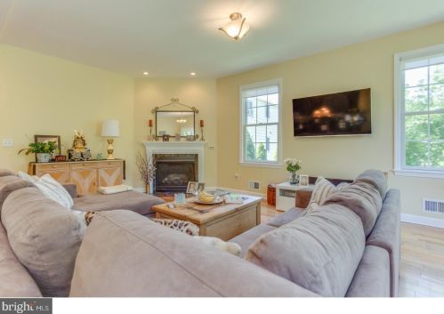 35 Leavitt Ln, Princeton NJ  08540-3921 exterior