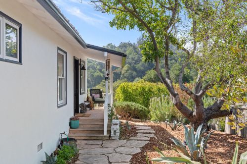 1720 Calle Poniente, Santa Barbara CA  93101-4916 exterior