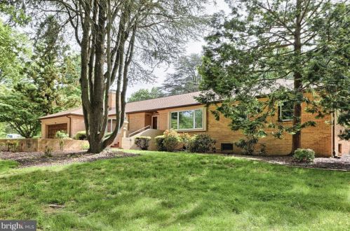 838 Kiehl Dr, Lemoyne PA  17043-1205 exterior