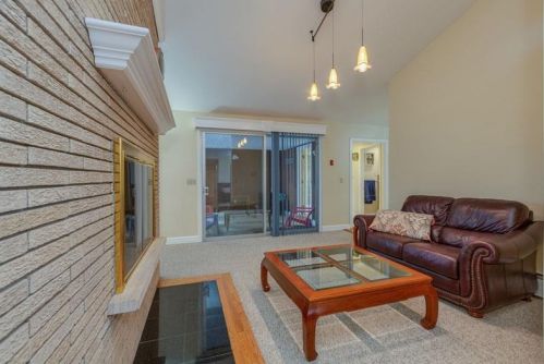 16 Mason Dr, Salem NH  03079-2101 exterior