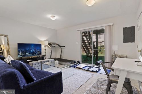 605 Warrenton Ter, Leesburg VA  20176-2466 exterior