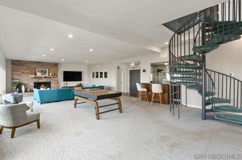 2125 Locust St, San Diego CA  92106-1622 exterior