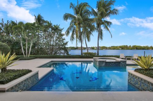 151 Point Cir, Jupiter, FL 33469-1928