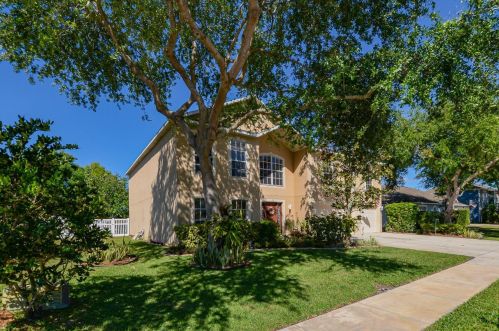 5933 Ridge Lake Cir, Vero Beach, FL 32967-2939