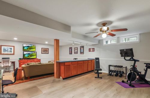 1426 Cellar Crk Way, Herndon VA  20170-2805 exterior