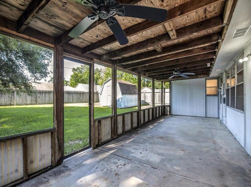 8222 Frst Pt Dr, Humble TX 77338-2121 exterior