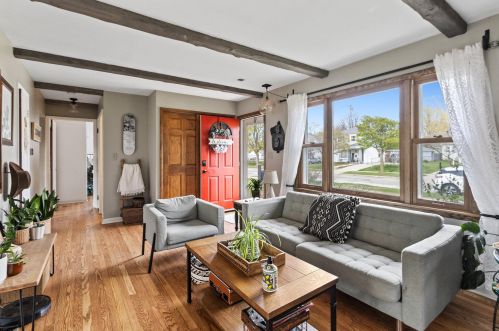 3441 Brust Ave, Milwaukee, WI 53207-3525