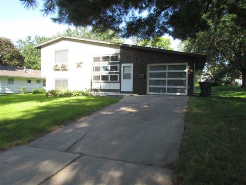 2622 Laurel St, Waterloo, IA 50702-5129