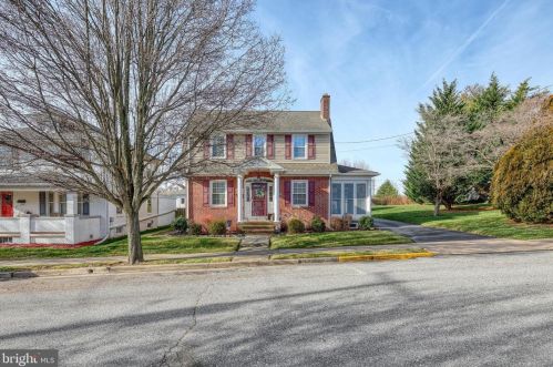 164 Walnut St, Spring Grove, PA 17362-1028