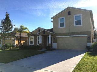 4811 Grassy Knoll Dr, Tavares, FL 32778-6213