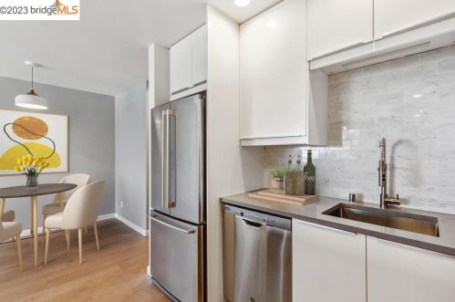 7 Embarcadero, Oakland CA  94607-4502 exterior