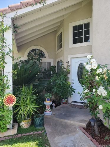 6742 Dove Ln, Riverside CA  92506-5000 exterior