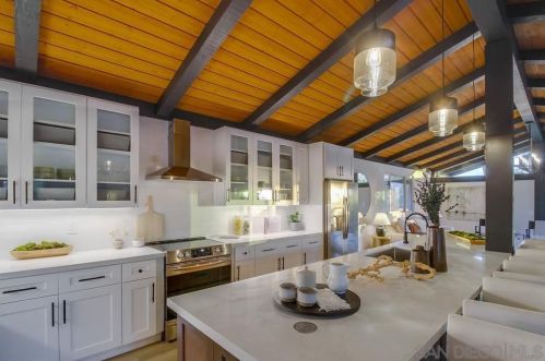 2502 Singing Vista Way, El Cajon CA  92019-2740 exterior