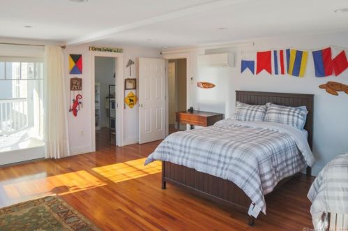 112 Atlantic Ave, Groton CT 06340-8803 exterior