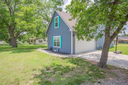 400 Hinton St, Tioga, TX 76271-3603