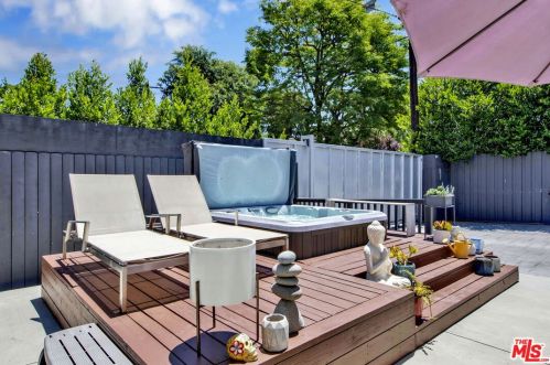 12202 Hartsook St, North Hollywood CA  91601-3961 exterior