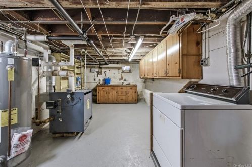 233 Chatterton Pkwy, White Plains NY  10606-2235 exterior