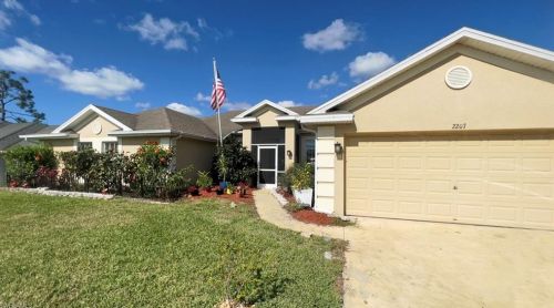 2207 34th St, Cape Coral, FL 33909-3214