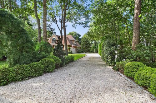 15 Bennett Dr, East Quogue, NY 11942-4130