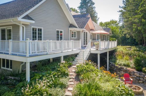 7212 Bonniwell Rd, Thiensville, WI 53097-2136