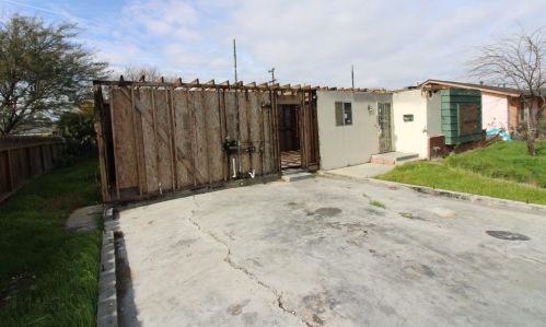 225 Mercey Springs Rd, Los Banos, CA 93635-3888