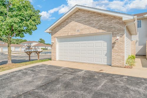 168 Mallard Pointe Dr, Valpo, IN 46385-7998