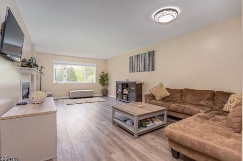 602 Clark Cir, Flemington, NJ 08822-1750