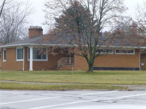 6620 Highland Dr, Cleveland, OH 44131-6353