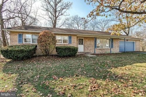 127 Channel Dr, Carlisle, PA 17013-1208