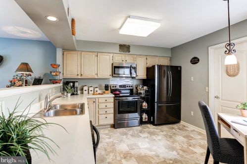 1046 Country Hill Dr, Harrisburg PA  17111-4655 exterior