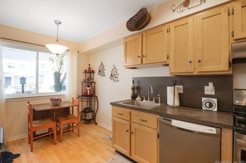 17 Eagle Rock Hl, Bethel, CT 06801-1426