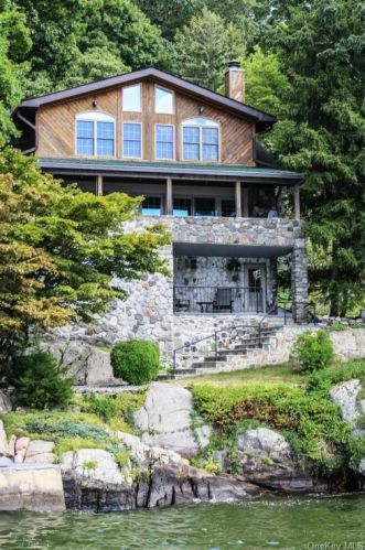 93 Woods Rd, Greenwood Lake NY  10925-4404 exterior