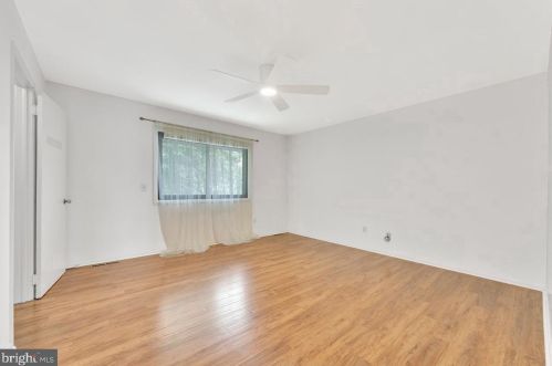 176 Canterbury Ct, East Windsor NJ  08520-5536 exterior