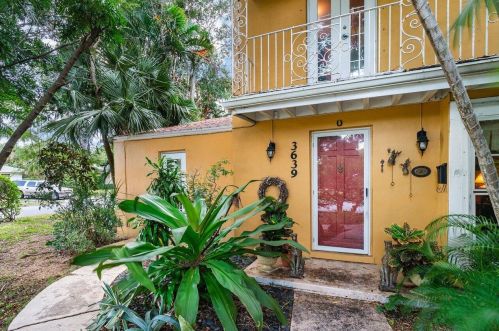3639 Paseo Navarra, West Palm Beach, FL 33405-2050