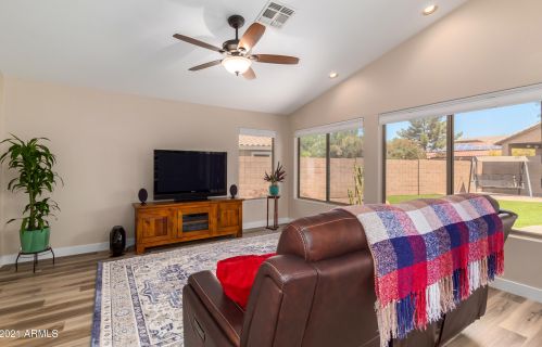 1086 Stottler Dr, Gilbert, AZ 85296-3628