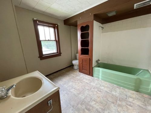 224 Sheridan Ave, New Castle PA  16105-2560 exterior