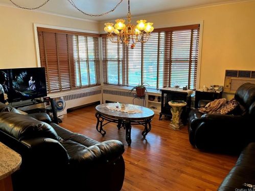 1020 Lydig Ave, Bronx, NY 10462-2111