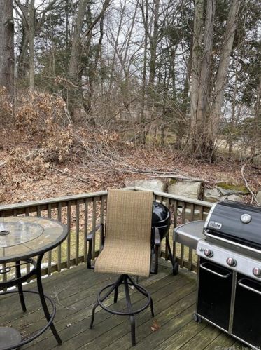 7 Grove St, Deep River CT  06417-1710 exterior