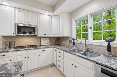 14829 Cox Creek Ct, Haymarket VA  20169-2626 exterior