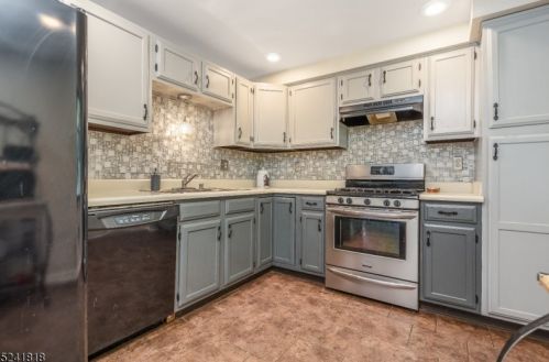 72 Cambridge, Oxford NJ  07863-3411 exterior