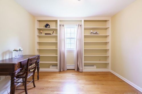 61 Carriage Dr, Waterbury CT  06708-3309 exterior