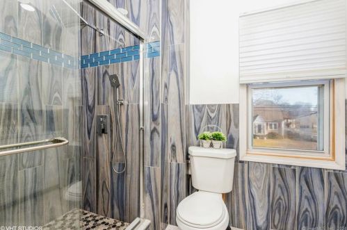 2011 Broadbridge Ave, Stratford CT  06614-4770 exterior